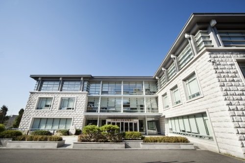 종로구 계동에 위치한 고려사이버대학교 연구동