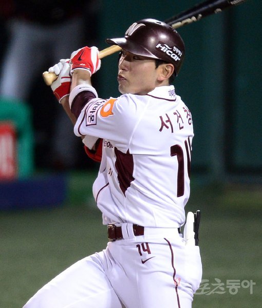 프로야구 역사상 유일한 한 시즌 200안타의 주인공 서건창(넥센)은 각종 시상식 타이틀을 휩쓸고 있다. 상금만으로 올 시즌 연봉 9300만원에 버금가는 부수입을 올릴 것으로 기대된다. 스포츠동아DB