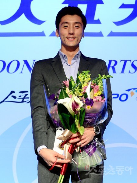 남자프로배구 올해의 상을 수상한 곽승석(대한항공)이 기념촬영을 하고 있다. 김민성 기자 marineboy@donga.com 트위터 @bluemarine007