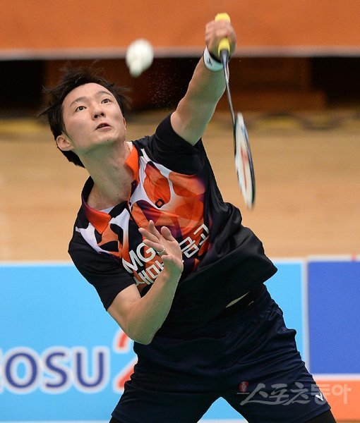 2014인천아시안게임 배드민턴 남자단체전 금메달의 주역인 백전노장 이현일이 소속팀 MG새마을금고의 배드민턴 코리안리그 원년 우승을 향해 스매싱을 날린다. 스포츠동아DB