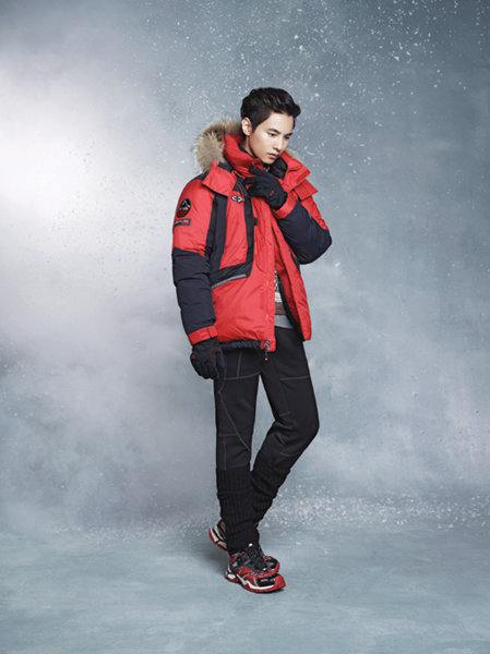 센터폴 ‘몽블랑 다운재킷’