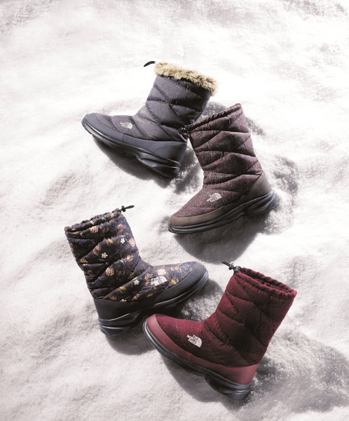 직접 착용해 본 노스페이스 패딩 다운부츠 ‘부티’는 발가락 끝까지 따뜻함이 느껴질 뿐 아니라 충격 흡수 기능이 뛰어나 오래 걸어도 피로감이 덜했다. 사진제공｜노스페이스