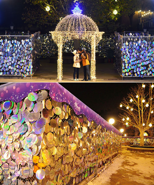 에버랜드 장미원에서 12일부터 일반 관람객에게 공개하는 120m 길이의 ‘소원의 벽’이 겨울 축제인 ‘로맨틱 일루미네이션’의 조명을 받아 빛나고 있다. 사진제공｜에버랜드