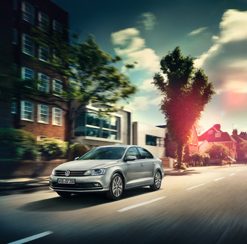 폭스바겐 신형 제타는 가장 성공한 프리미엄 콤팩트 세단으로서의 명성을 이어갈 혁신적인 변화를 거쳤다. 특히 연료 효율성이 돋보인다. 제타 2.0 TDI 블루모션은 16.3km/l, 제타 2.0 TDI 블루모션 프리미엄은 15.5km/l의 연비를 자랑한다. 사진제공｜폭스바겐