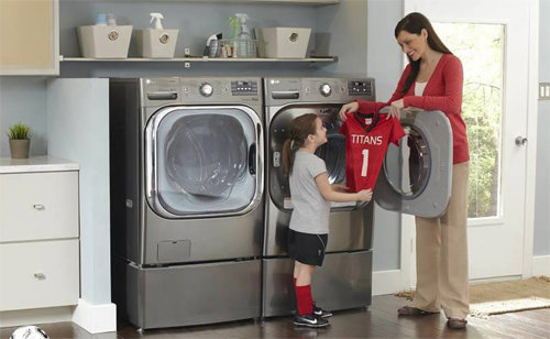 미국 가정에서 LG전자 세탁기와 의류건조기를 함께 사용하고 있는 모습. LG전자는 북미 의류건조기 시장에서 선두 월풀을 바짝 추격하고 있다. LG전자 제공