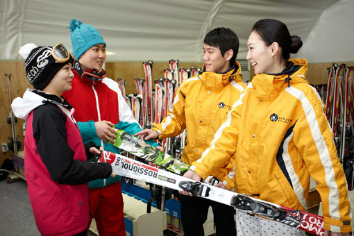 장비 대여부터 불필요한 대기 시간을 줄여 빠르게 스키를 즐길 수 있도록 한 곤지암 리조트의 ‘렌탈 이원화 시스템’. 사진제공｜곤지암 리조트