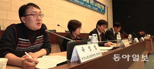 10일 서울 중구 대한상공회의소에서 열린 ‘정년 60세 법안의 안정적 정착을 위한 방안’을 모색하는 공개 토론회에서 패널들이 
임금체계 개편, 장년 고용 활성화 등을 주제로 토론을 하고 있다. 전영한 기자 scoopjyh@donga.com