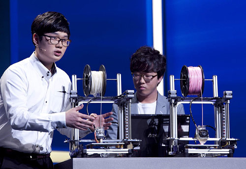 강민혁(나노신소재공학과 08학번) 오픈크리에이터즈 공동 대표(왼쪽).