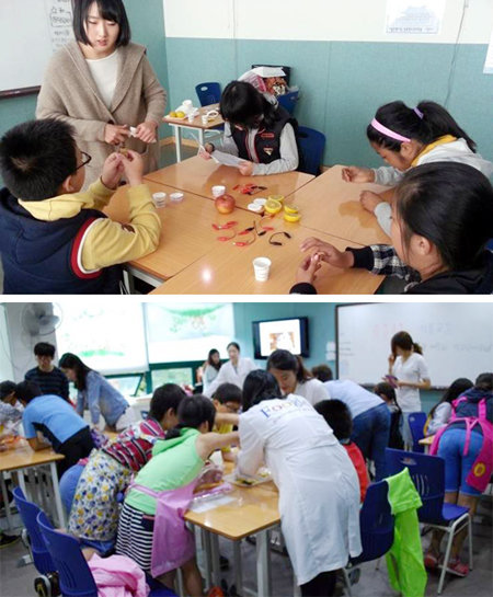 초등학교에서 봉사활동 중인 세종대 식품공학과 학생들이 어린이들에게 올바른 식생활에 대해 가르치고 있다.