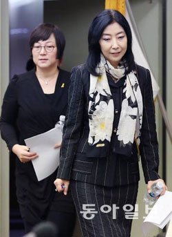 재미교포 신은미(우)와 전 민주노동당 황선 부대변인(좌).동아일보 자료 사진.