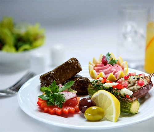에미레이트항공 일등석에 제공되는 아랍식 전채요리.