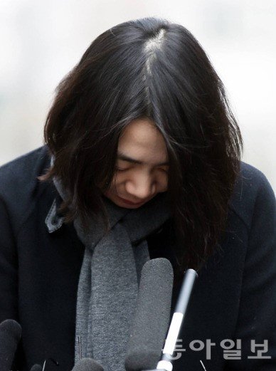 사무장에게 사과 쪽지 남긴 조현아 전 대한항공 부사장(출처= 동아일보DB)