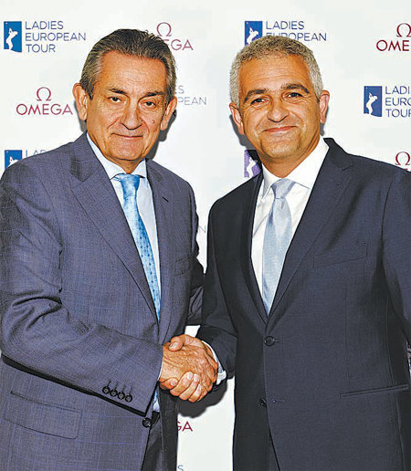이달 초 10년 장기 후원 계약을 맺은 스티븐 어쿼트 오메가 회장(왼쪽)과 이반 코다바크시 유럽여자프로골프투어(LET) 최고경영자(CEO). 오메가 제공