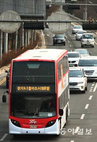 2층 광역버스 첫 시범 운행. 사진=동아일보DB