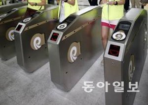 9호선 운행 지연. 동아일보DB