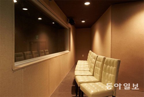 서울 블루스퀘어 삼성전자홀 내에 위치한 글라스룸(일명 모자동반실)의 내부 모습. 인터파크 제공