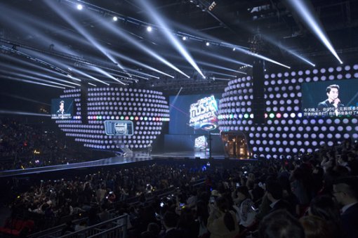 2014 MAMA는 아시아에서 폭넓은 인기를 누리고 있는 배우 송승헌이 직접 무대에 오르며 시작해 관객들의 환호를 자아냈다. CJ E&M 제공