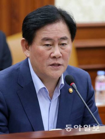 최경환 경제부총리 겸 기획재정부장관. 동아일보 DB