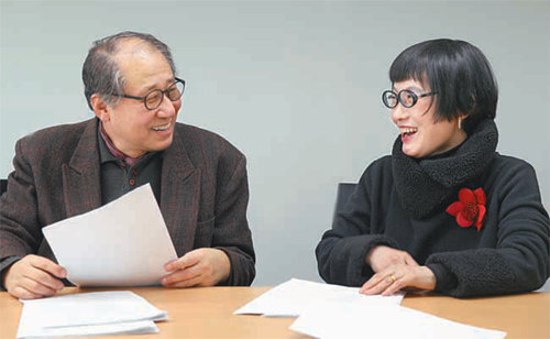 황현산 씨(왼쪽)와 김혜순 씨.
