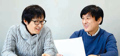 권혁웅 씨(왼쪽)와 권성우 씨.