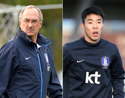 슈틸리케 감독-이정협(오른쪽). 사진｜스포츠동아DB·대한축구협회