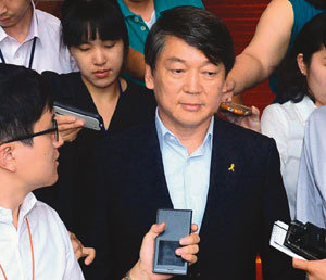 2014년 7월 31일 새정치민주연합 안철수 대표가 7·30 재·보궐선거 참패의 책임을 지고 사퇴했다. 동아일보DB