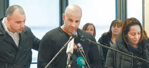 프랑스 파리 테러로 순직한 경찰 아메드 메라베 씨의 동생 말레크 씨(가운데)가 10일 기자회견에서 비통한 심정을 밝히고 있다. BBC 화면 캡처