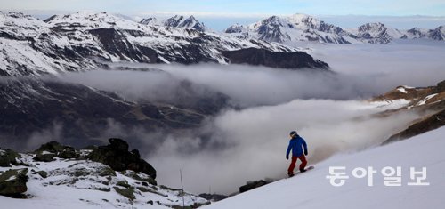 구름 위에서 즐기는 스키잉. 트루아발레 스키장의 발토랑스에선 그리 희귀한 체험이 아니다. 발토랑스(프랑스)=조성하 전문기자 summer@donga.com