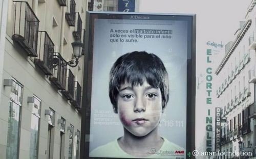 어린이 눈에만 보이는 광고판. 사진=사진 아동학대방지단체 아날(ANAR)