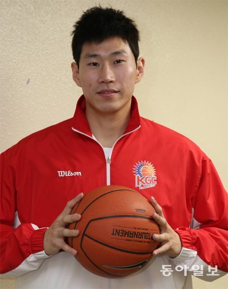 왼발 부상에서 회복해 복귀를 앞두고 있는 인삼공사 오세근. 홍진환 기자 jean@donga.com