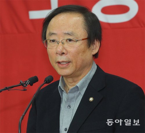 새누리당 이주영 의원은 25일 서울 여의도 당사에서 원내대표 경선 출마를 공식 선언했다. 원대연 기자 yeon72@donga.com