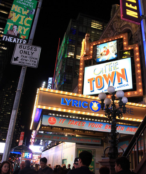 뉴욕 브로드웨이의 상징인 ‘시어터 디스트릭트’의 극장가.