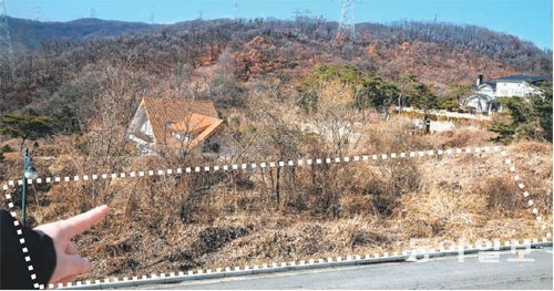 경기 성남시 분당구 대장동에 있는 이완구 국무총리 후보자의 차남 소유 땅 1237㎡ 전경(점선). 주변에 일부 전원주택이 지어져 있으나 이 땅에는 아직 주택이 들어서 있지 않다. 성남=김경제 기자 kjk5873@donga.com