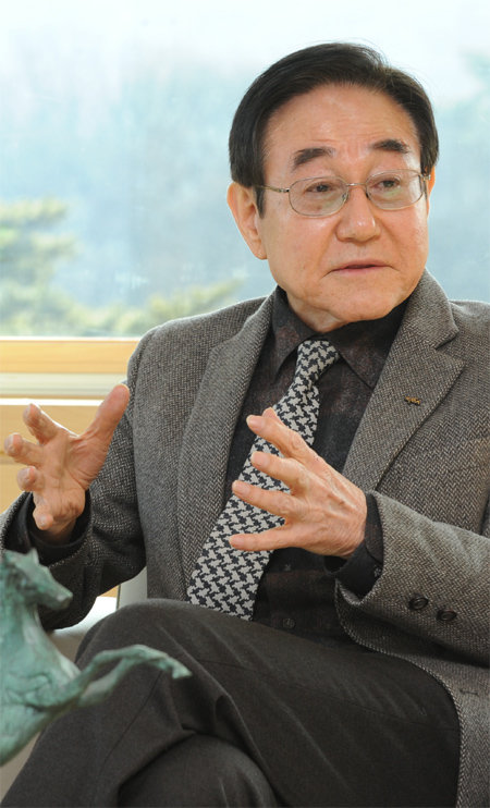 마사회의 발전 방안 등에 대해 설명하고 있는 현명관 한국마사회장. 한국마사회 제공