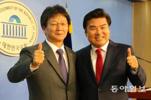 유승민 의원(왼쪽)과 원유철 의원. 원대연 기자 yeon72@donga.com