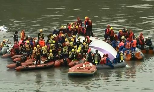 ‘대만 여객기 추락’. 출처= 인터넷 게시판