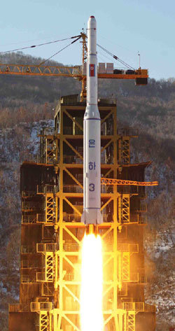 북한이 2012년 12월 12일 발사한 은하 3호.