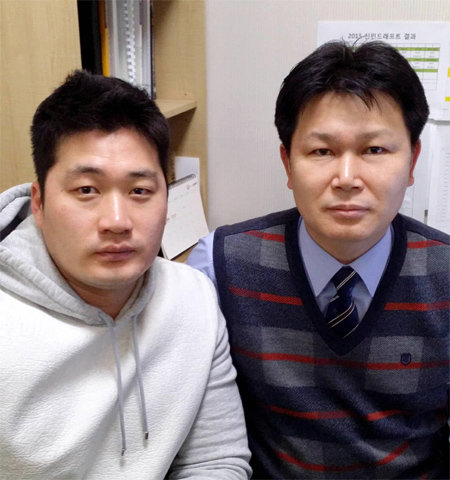 오승환(왼쪽)과 나란히 포즈를 취한 한경진 선수촌병원 재활원장. 선수촌병원 제공