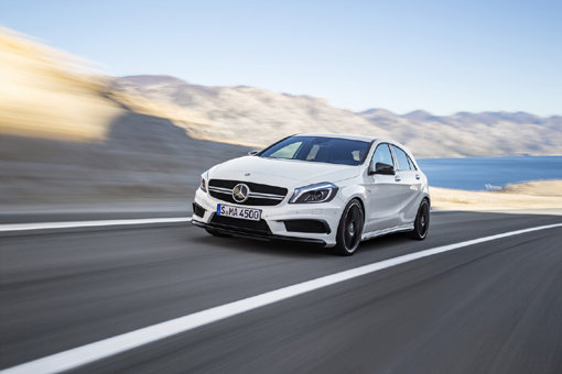 16일 출시된 메르세데스 벤츠의 콤팩트 카 ‘뉴 A 45 AMG 4MATIC’. 크기는 작지만 강력한 AMG 4기통 엔진에 감성적인 디자인, 편의사양 등 알찬 패키지로 가득하다. 사진제공｜메르세데스 벤츠코리아