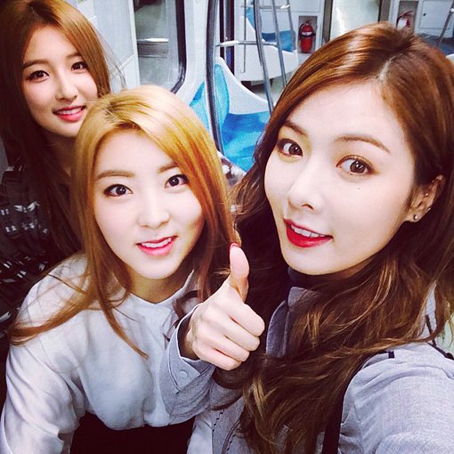 그룹 ‘포미닛’의 남지현-권소현-현아(맨 오른쪽). 사진출처｜현아 인스타그램