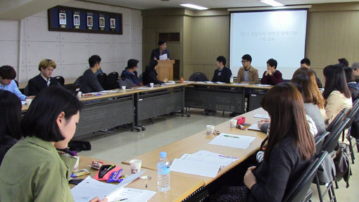 국민생활체육회가 제4기 생활체육 대학생 명예기자단 30명을 선발했다. 명예기자들은 10월까지 생활체육 현장의 생생한 소식을 다양한 채널을 통해 소개하는 역할을 맡게 된다. 2014년 명예기자단 발대식. 사진제공｜국민생활체육회