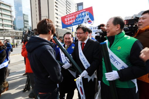 바르게살기운동중앙협의회 윤홍근 회장(왼쪽), 행정자치부 정재근 차관(가운데)