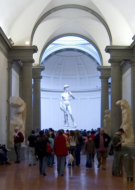 이탈리아 피렌체 아카데미아 미술관에 소장된 미켈란젤로의 조각상 ‘다비드’. 생각을 담는 집 제공