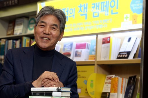 ‘기적의 책’ 행사 참가하는 박범신 작가