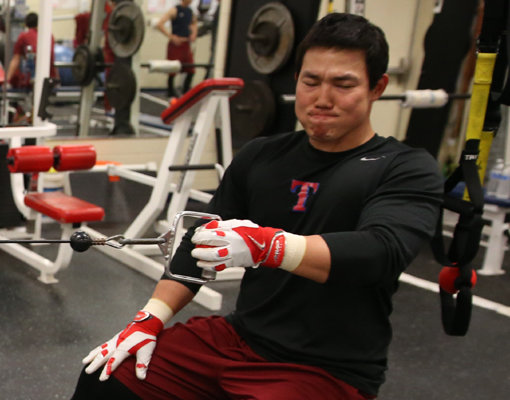 넥센 강지광은 지난해 시범경기에서 가장 스포트라이트를 받았지만 시즌에 돌입하자 자취를 감췄다. 2군에서의 1년, 팀이 준우승하는 장면을 TV로 봐야했지만 인고의 시간을 통해 많은 것을 깨달았다. 그는 2일 한화와의 연습경기서 2점홈런을 날리는 등 녹슬지 않은 타격감을 뽐냈다. 사진제공｜넥센 히어로즈