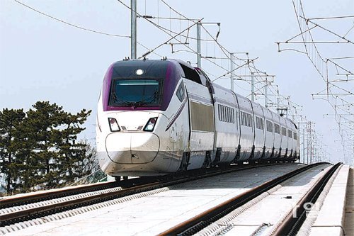 호남고속철도 1단계 사업이 5년 4개월여 만에 완공되면서 4월 2일 0시부터 KTX가 운행된다. 동아일보DB