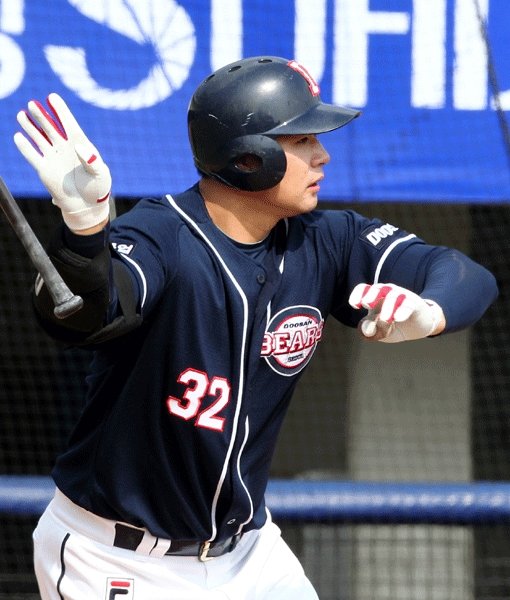 입단 7년차를 맞는 두산 김재환은 코칭스태프의 지원과 기대 아래 1루수 경쟁에서 한발 앞서 나가고 있다. 수비 부담이 큰 포수에서 1루수로 전향하면서 장기인 타격에 더욱 힘이 실리고 있다. 사진제공｜스포츠코리아