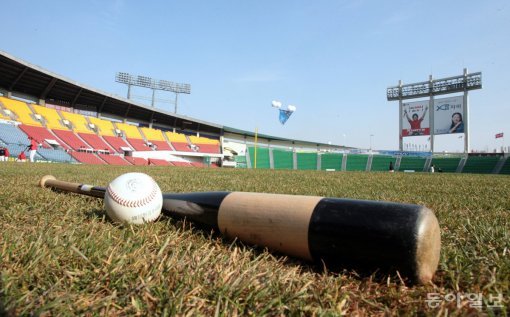 프로야구 시범경기 한파로 취소. 사진=동아일보DB