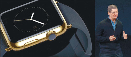 팀 쿡 애플 최고경영자가 10일 오전(현지 시간) 미국 샌프란시스코 예바부에나센터에서 ‘애플워치’의 가격과 사양을 발표하고 있다. 배경 속 제품이 18K 금을 이용해 만든 최고가 한정판 ‘애플워치 에디션’. 애플 홈페이지 캡처