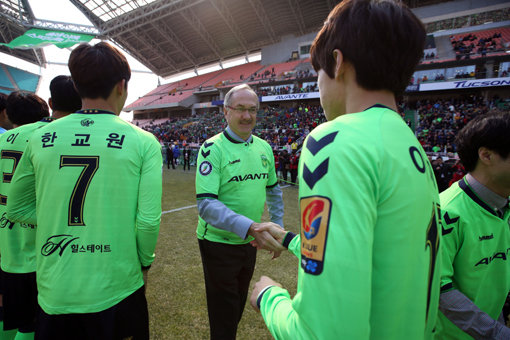 2015년 3월 7일 전북-성남 개막전에서 슈틸리케 감독. 사진제공｜한국프로축구연맹